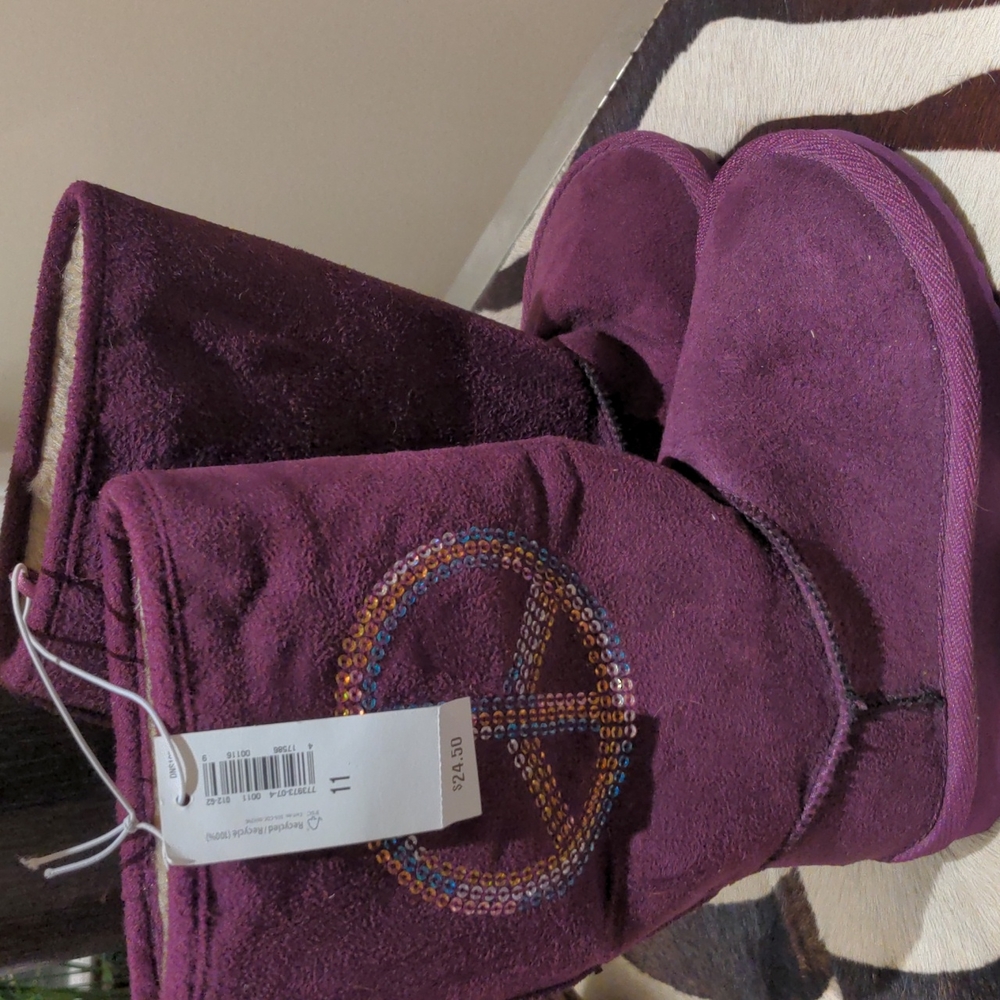 Girls Ugg type boots